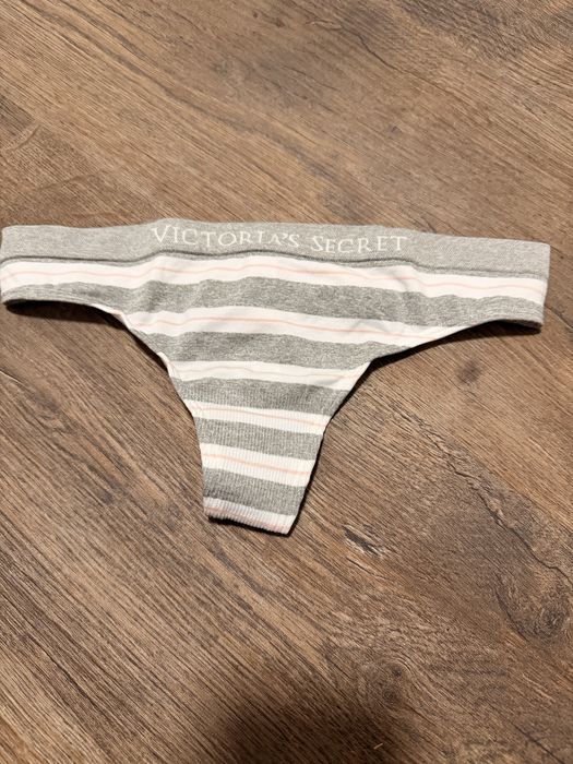 Victoria’s Secret stringi majtki bielizna szare z logo r. XS