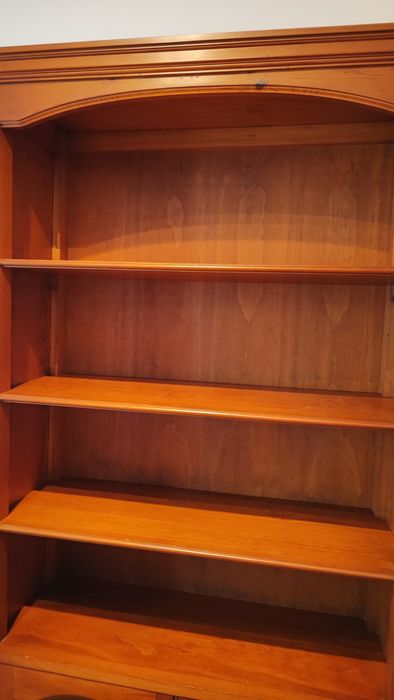 Estante em excelente estado, como nova.