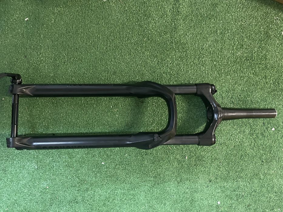 * Suspensão RockShox Judy 130mm