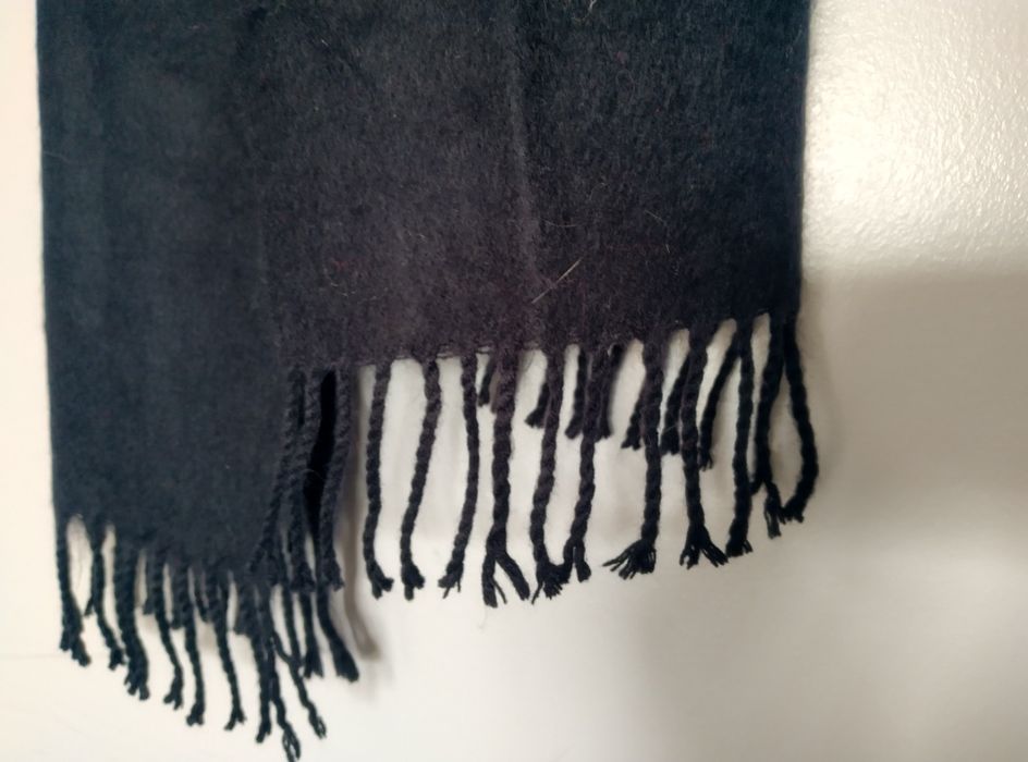 Cachecol Preto Felpudo com Franjas (1,35m)
