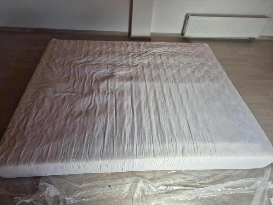 Materac 160x200x20 cm, piankowo-sprężynowy, stan idealny, jak nowy