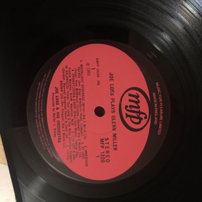 Vinil Joe Loss plays Glenn Miller - 1969
