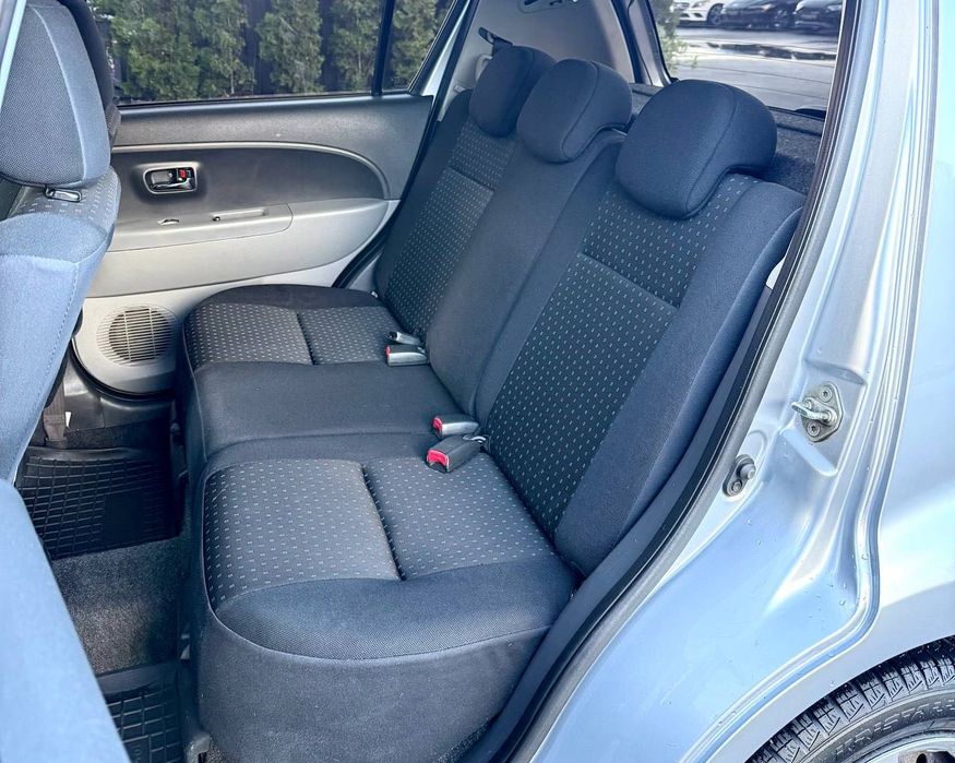 Продаж Daihatsu Sirion