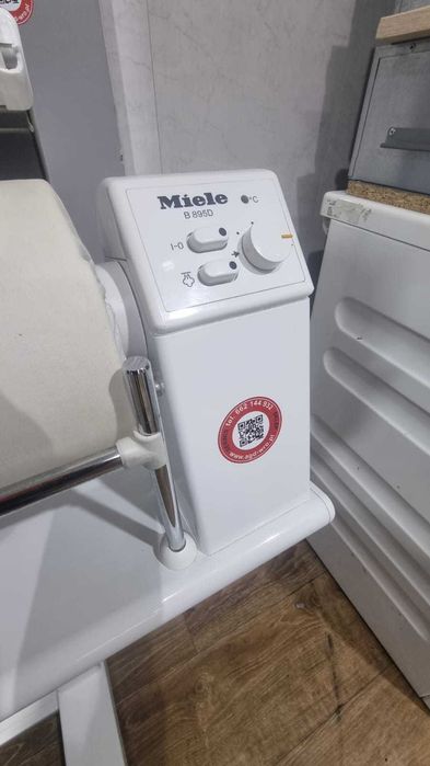 Magiel elektryczny Miele B 895 D | Funkcja pary | Szer.83cm