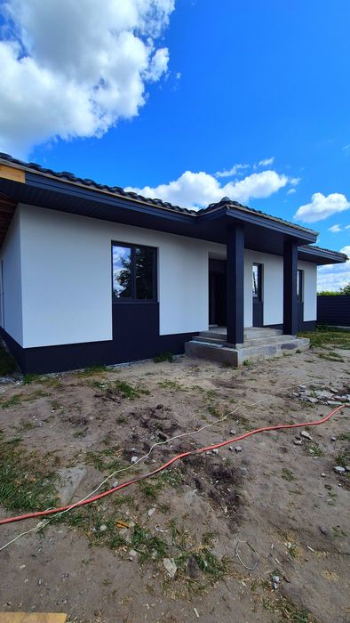Новий будинок з теплою підлогою,  чистова  штукатурка стін,  дах утеплений,  паркан. Без комісії!!!