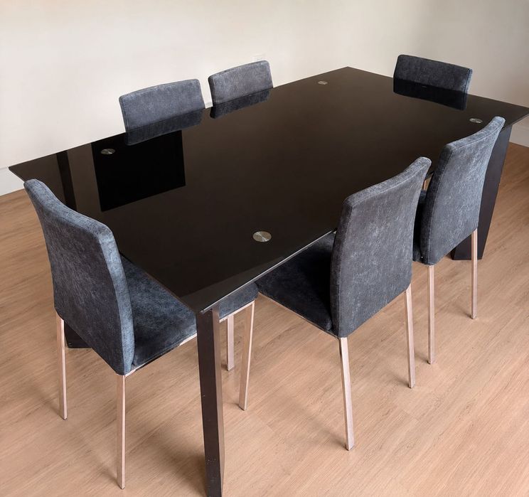 Mesa de jantar vidro temperado preto com seis cadeiras