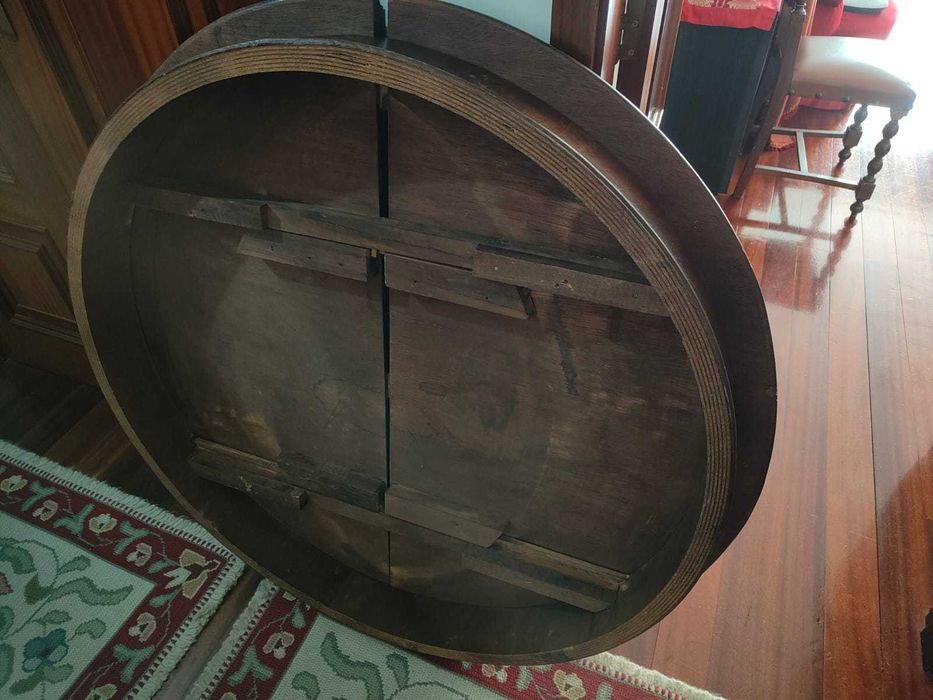 Móveis antigos. Conjunto mesa + 6 cadeiras