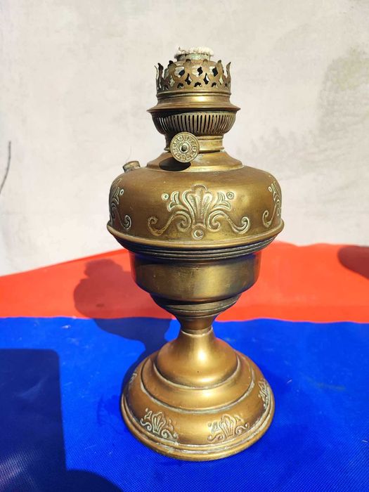 Przedwojenna mosiężna lampa naftowa