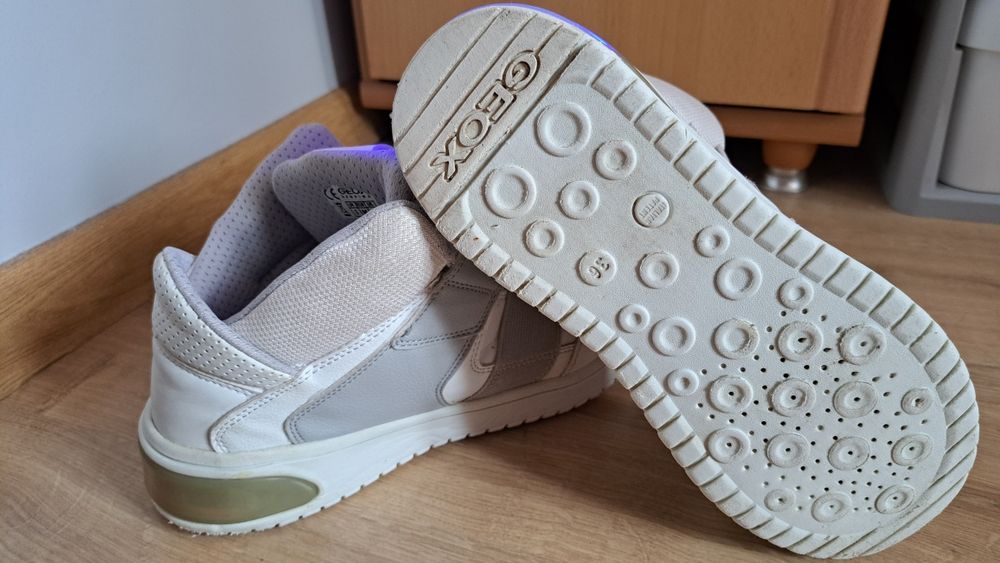 Buty spotowe Geox z podświetleniem LED r. 36