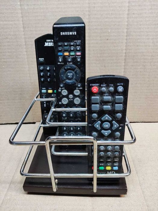 Органайзер для пультов и других гаджетов. Дерево, сталь, вращение