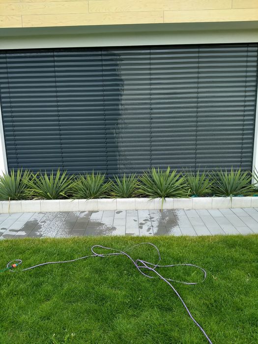 Wysokościowe mycie okien, witryn, paneli fotowoltaicznych .