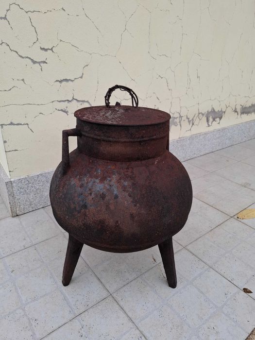 Pote em ferro fundido