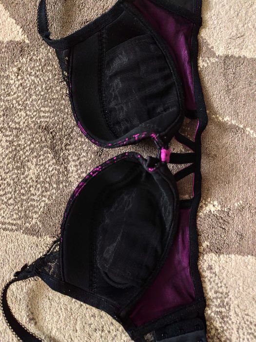 Różowy biustonosz z koronką 70D Ann summers