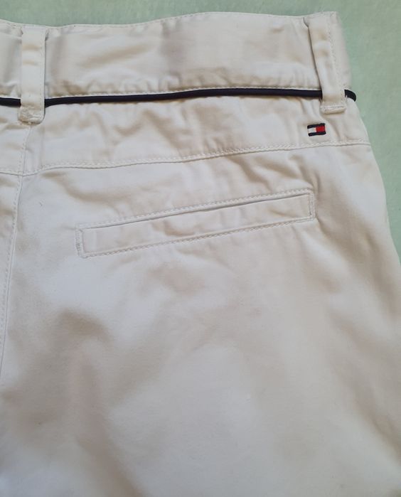 Spodenki/bermudy marki Tommy Hiilfiger (122cm)
