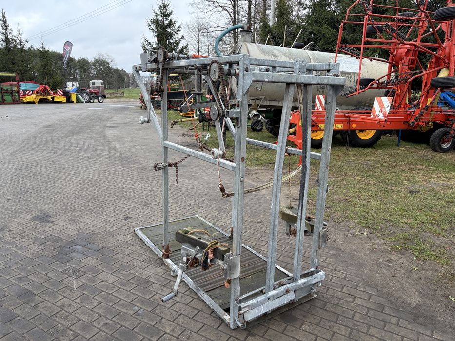 Poskrom WOPA klatka do korekcji racic dla bydła krów ocynk