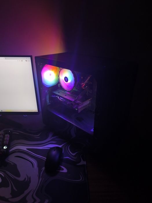 Torre gamer Ryzen 5 2600 RX 5700 com monitor LG