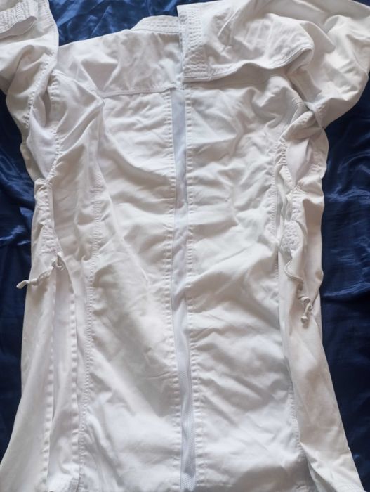 2 Kimonos de Karate  - 7,5 oz - 195 cm (Cada equipamento completo 30€, os dois 60€)