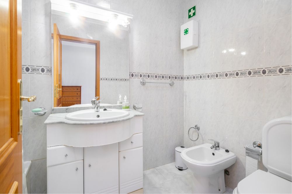 FÉRIAS  Praia da Rocha com piscina, Ac, estacionamento e internet