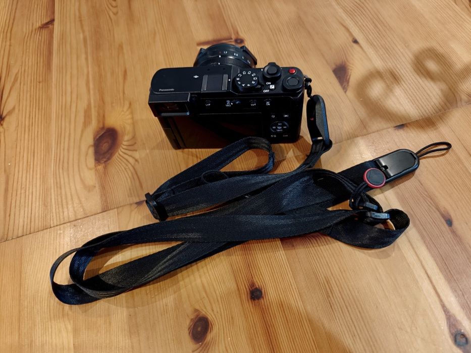 Panasonic Lumix DC L10 com accesorios