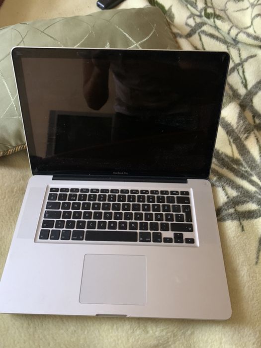 Продам MacBook Pro мак бук a1286 в хорошому стані