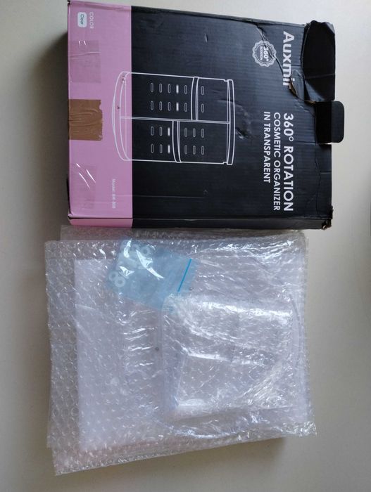 Obrotowy organizer na kosmetyki.