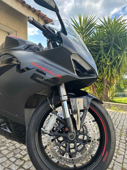 Ducati Panigale V2 2024 black on black