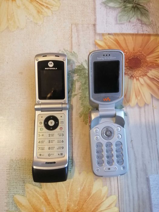 Старенькие телефоны Motorola Ericsson