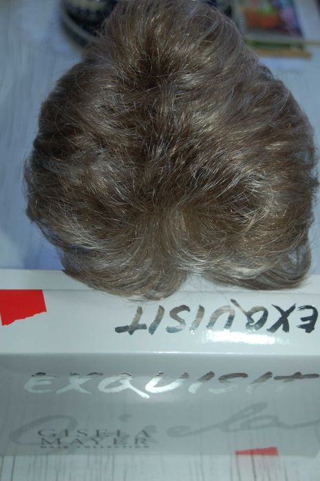 Peruka damska-nowa.