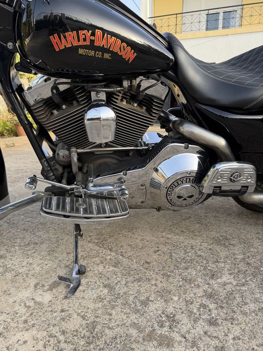 Harley-Davidson Road King 2001 estilo Chicano/Bagger.