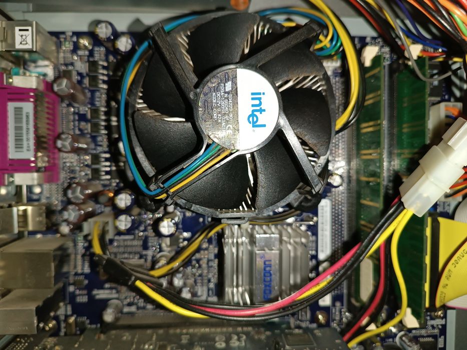 Продам офисный компьютер, в отличном состоянии полностью рабочий.