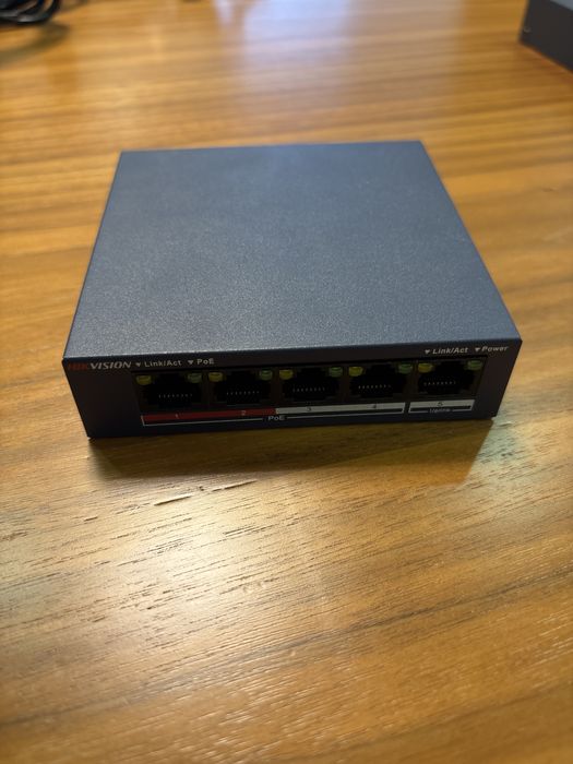 Switch Hikvision DS-3E0105P-E/M(B)