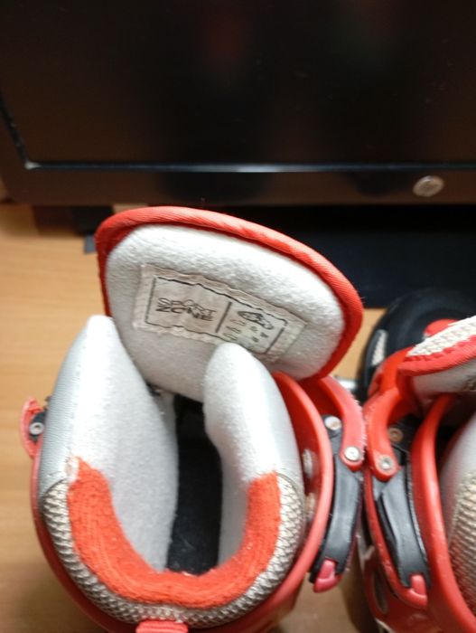 Patins em linha vermelho