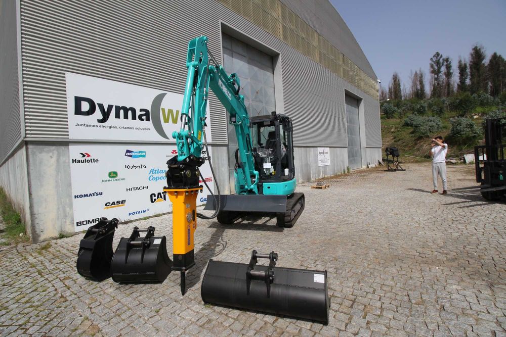 Minigiratória Rastos  Kobelco SK39 SR7 Especial Campanha: 57.200.00€ Conjunto: Martelo hidráulico 3 baldes Engate hidráulico, ar condicionado