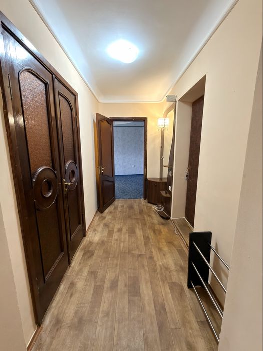Продаж  2х-Кімнатної квартири з лоджією . Паркова зона , найкраща локація
