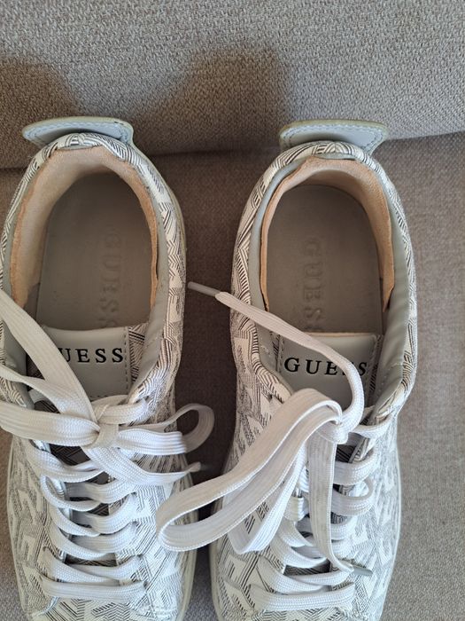Tenis Guess com pouco uso
