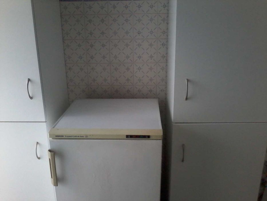 Móvel de cozinha com 3 módulos, em bom estado.