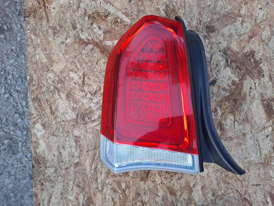 Lampa tylna Chrysler 300c 300 lewa 15-24r oryginał
