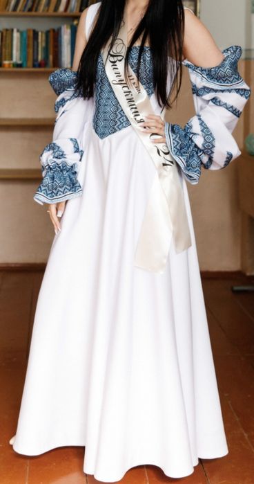 Довга ВИШИТА сукня