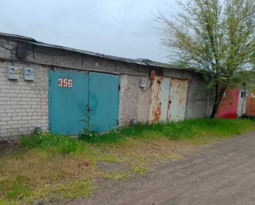 Гараж в Автомобілісті