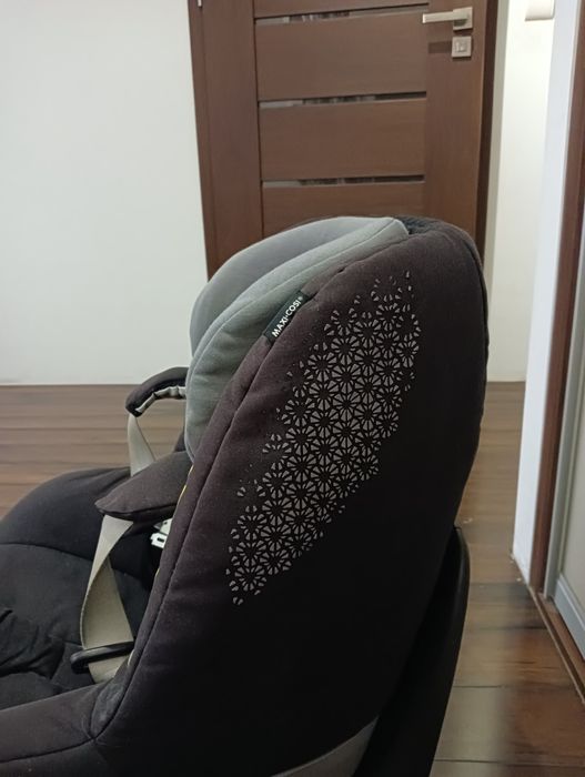 Fotelik samochodowy 9-18kg,  bezwypadkowy Maxi Cosi z bazą