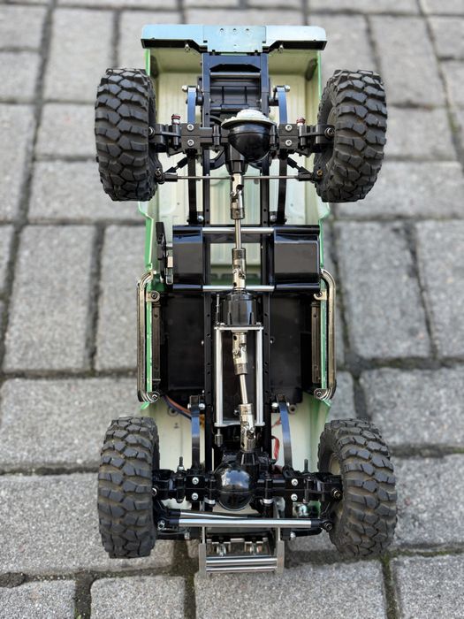 Model RC 1:10 TAMIYA HighLift Toyota Hiux 4x4 crawler