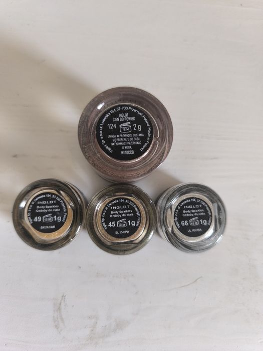 Sprzedam 4 brokaty Inglot cienie do powiek