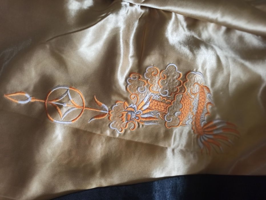 Розкішний халат.