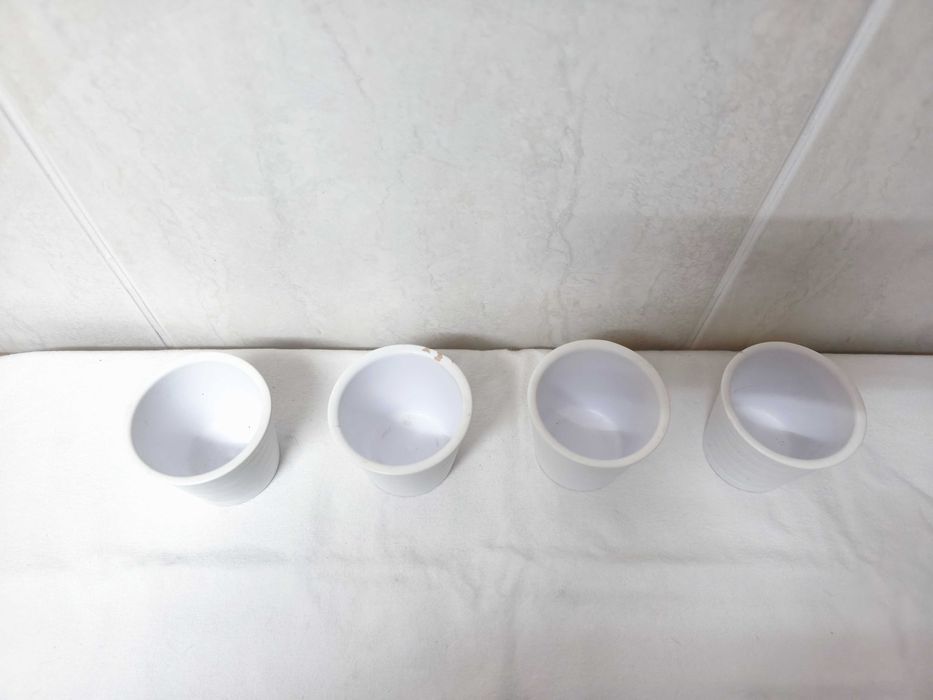 4 pequenos vasos cerâmica usados