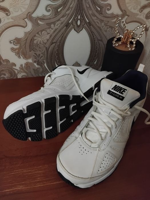 Кросівки Nike T-Lite Xi 616544-101.Розмір 44. 28 см. Б/У