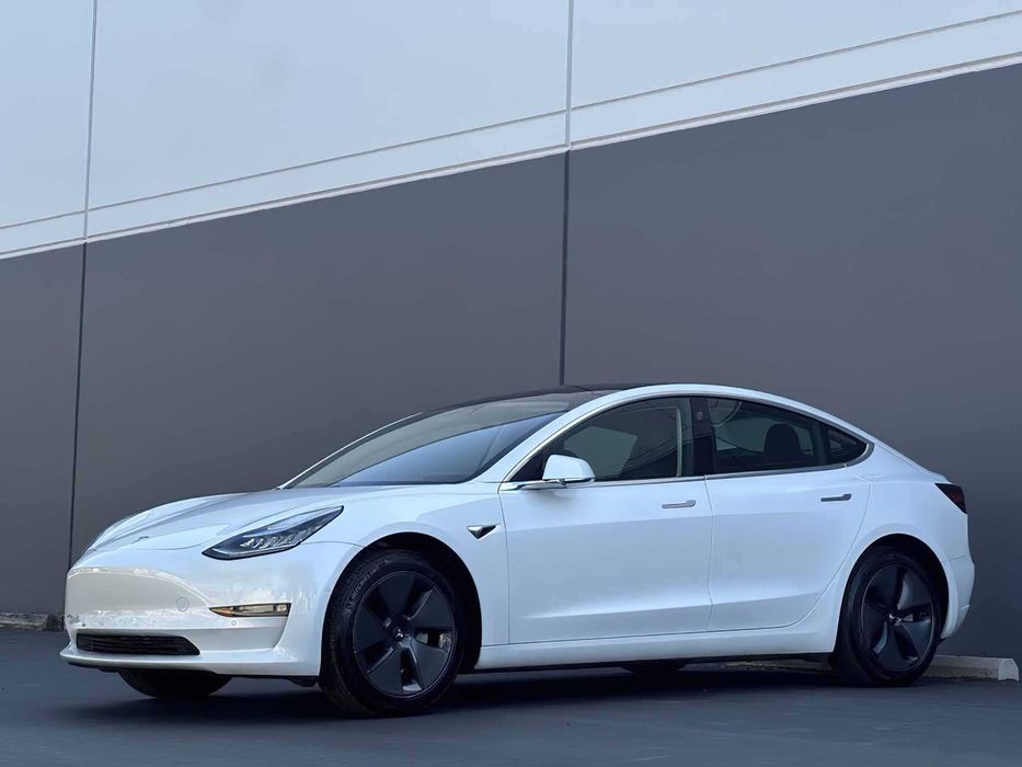 Tesla Model 3      2018