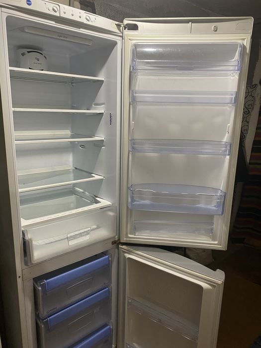 Холодильник………..