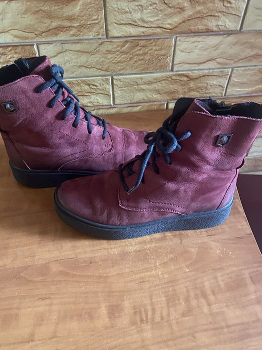 Продам ботинки женские