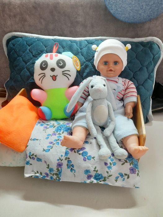 Кукла  с коляской и кроватка + мягкая  игрушка ,  горшочек
