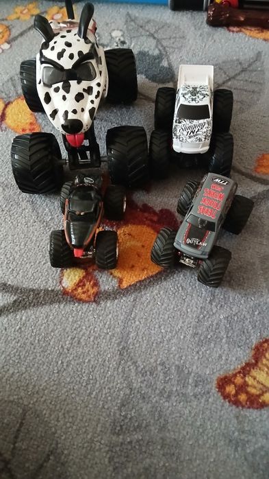 Monster jam  ,  monstery I autka